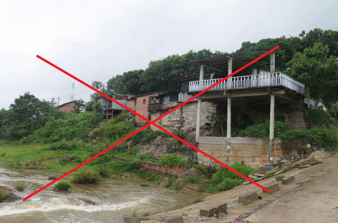 Vị trí đất thấp, ngập lụt hoặc các vị trí gần khu sông suối không nên xây nhà