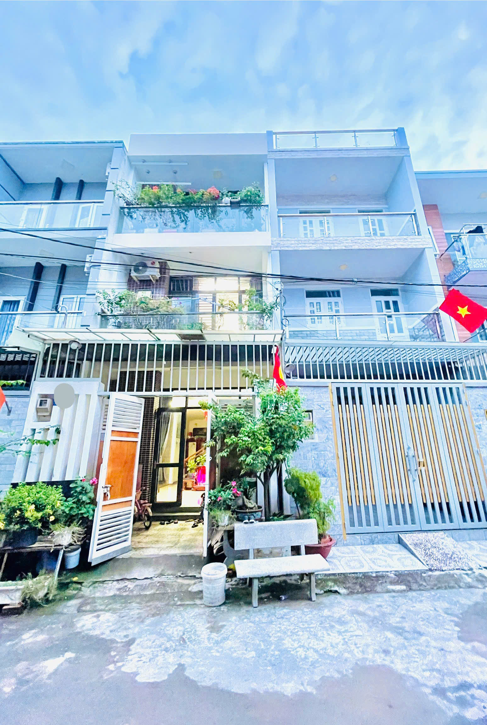 Bán nhà Phú Hữu thành phố Thủ Đức nhà 4 tầng 5 phòng ngủ đẹp