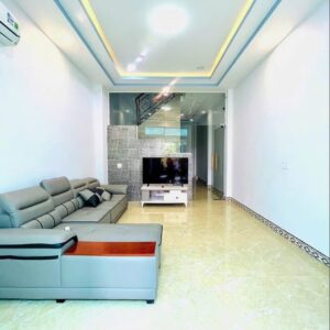 Bán nhà đường Trường Lưu Quận 9 có sân đậu tô tô